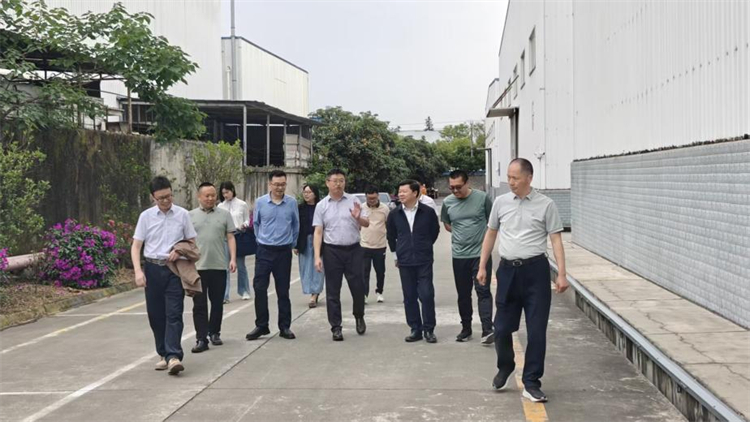 省供銷社黨組副書記、監(jiān)事會(huì)主任朱云赴龍泉調(diào)研省棉麻集團(tuán)倉儲(chǔ)服務(wù)工作